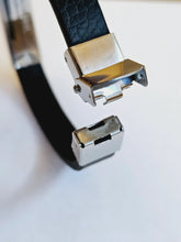 Load image into Gallery viewer, Palestinian Keffiyah Engraved Leather Bracelet Men
