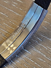 Load image into Gallery viewer, Palestinian Keffiyah Engraved Leather Bracelet Men
